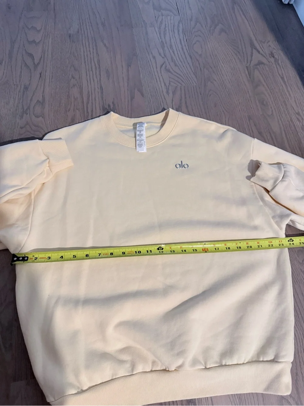 ALO Yoga Accolade Sweatshirt in Candlelight Yellow